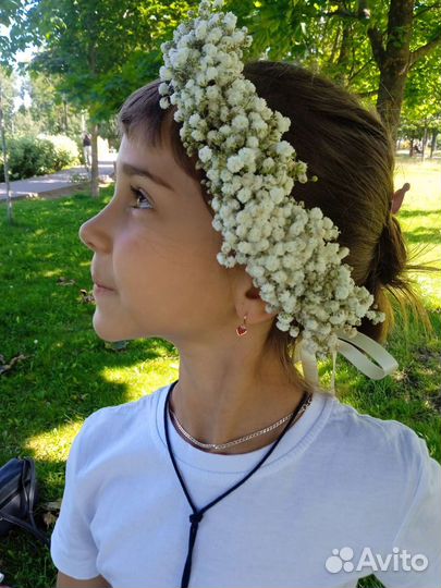 Венок на голову и браслет на руку из цветов