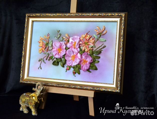 Картина вышитая лентами 