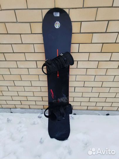 Сноуборд с креплениями и чехлом