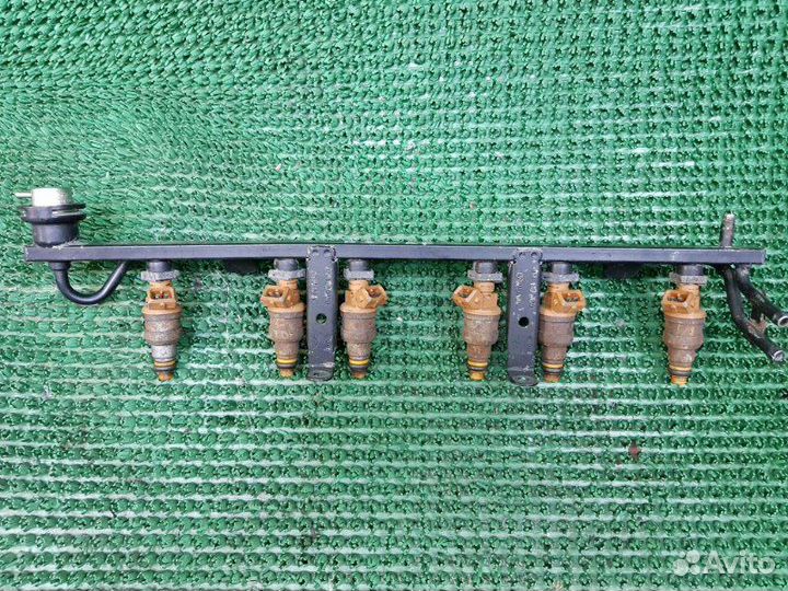 Топливная рампа с форсунками Volkswagen Passat 2