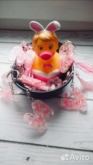 Брелок к 14 февраля с зайцем и буквой 