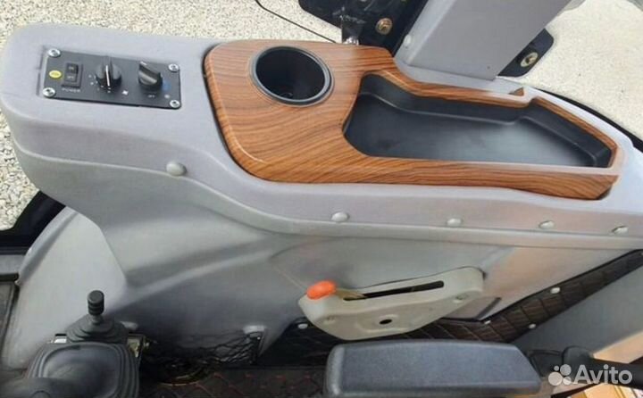 Экскаватор-погрузчик MST M542, 2023