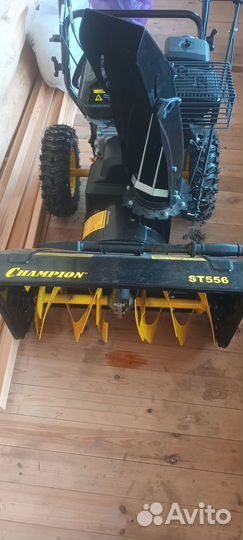 Снегоуборщик champion st556