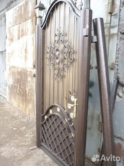 Распашные ворота с калиткой размером 3800х2300мм