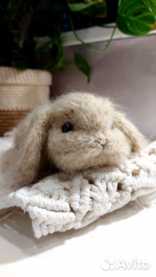 Зайчик ручной работы в корзинке