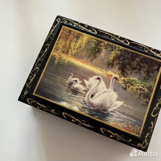 Шкатулка с лебедями, дерево
