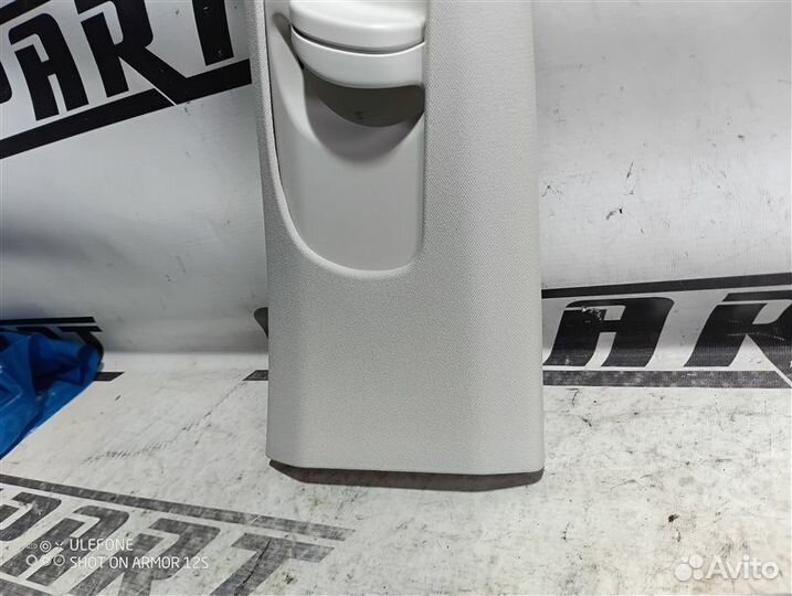 Обшивка стойки центральной правая Volkswagen