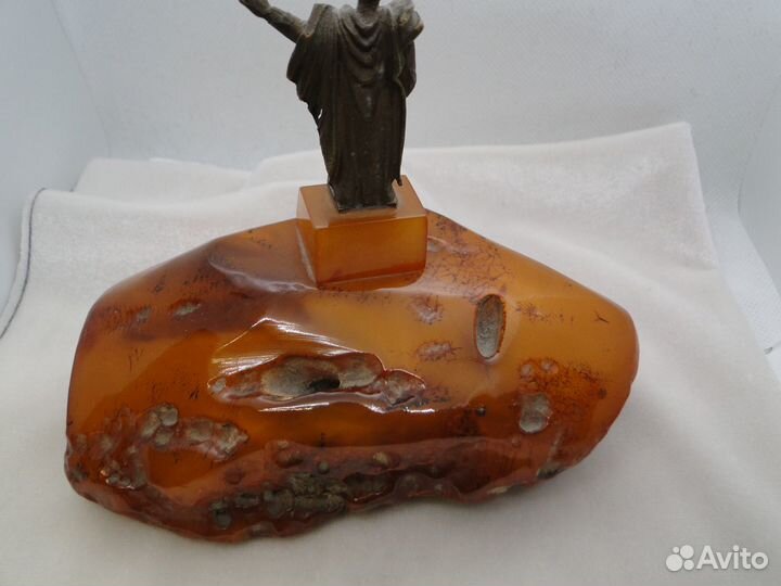 Шикарный кусок янтаря 330 гр. Сувенир СССР
