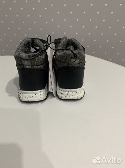 Продам новые ботинки осенние на мальчика