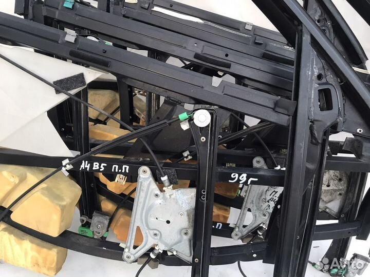 Рамка передняя правая Audi A4 B5 стеклоподъемник