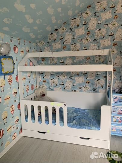 Детская кровать домик с матрасом бу