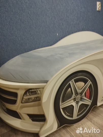 Детская кровать машина