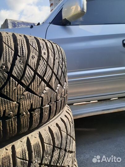 Nitto Therma Spike 225/50 R17
