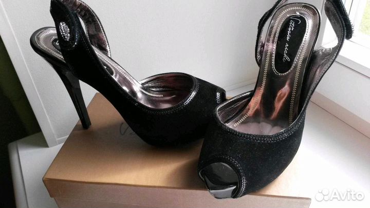 Красивые женские босоножки на мероприятие