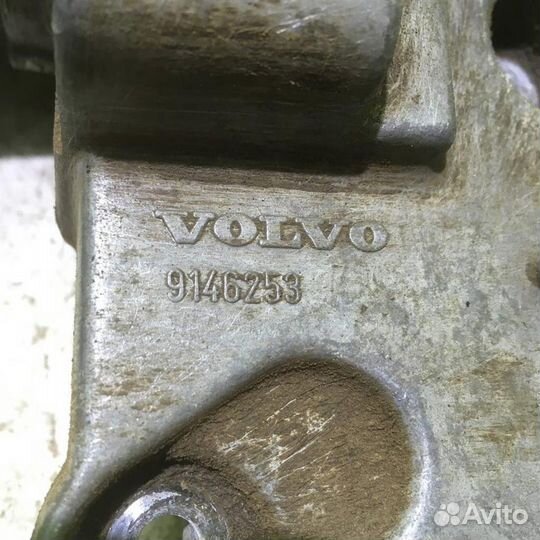 Кронштейн генератора Вольво C40