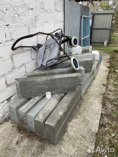 Камень бордюрный