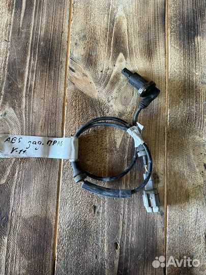 Датчик ABS задний правый Nissan Wingroad y11