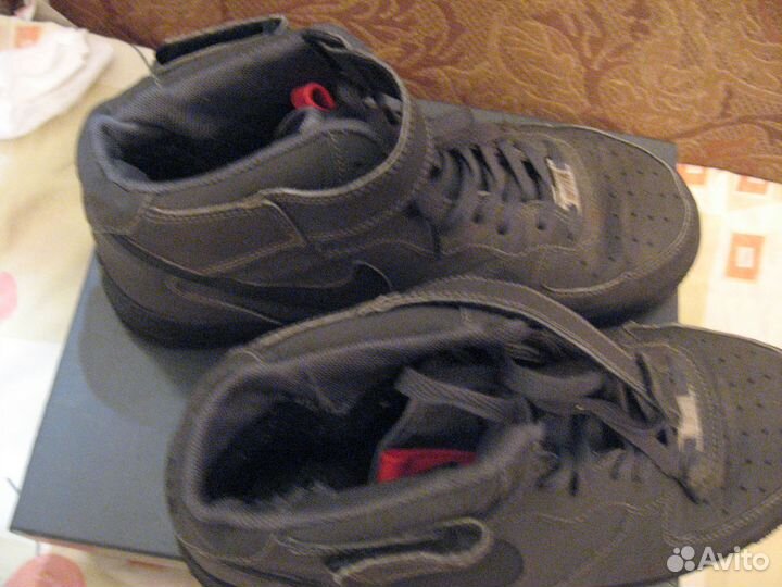 Продаю мужские зимние крассовки б/у
