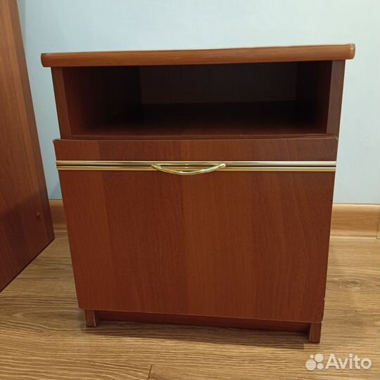 Тумба прикроватная