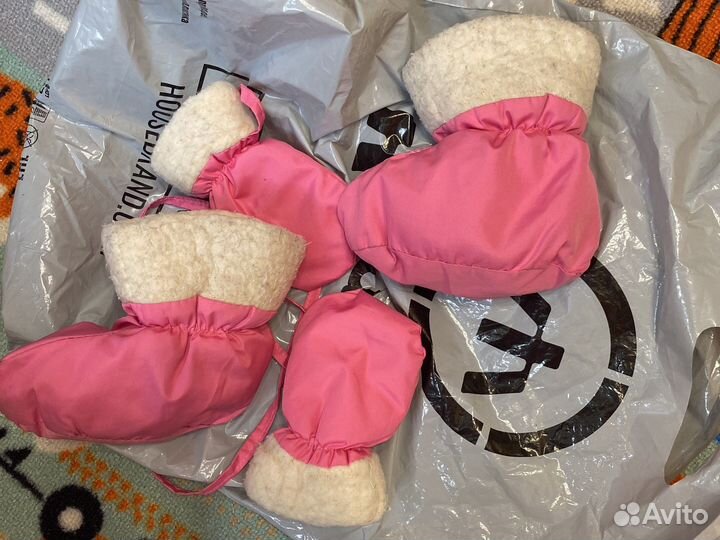 Варежки и пинетки из овчины на малыша