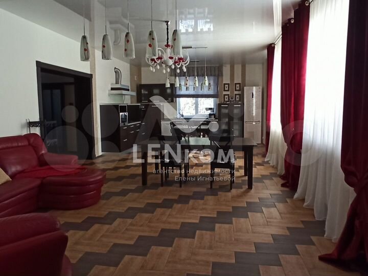 Коттедж 238 м² на участке 17,4 сот.