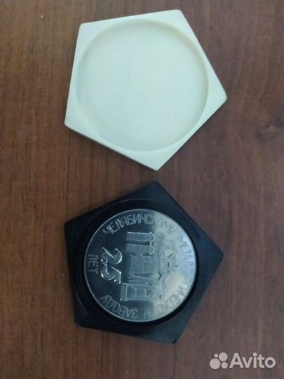 Настольная памятная медаль