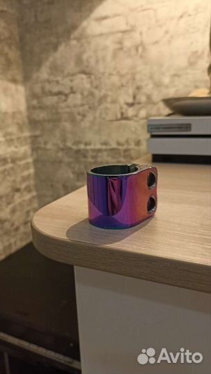 Зажим для трюкового самоката