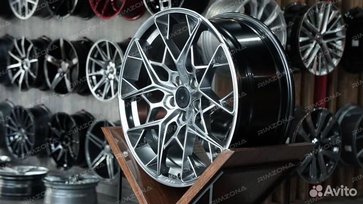 Литой диск HRE R17 5x108