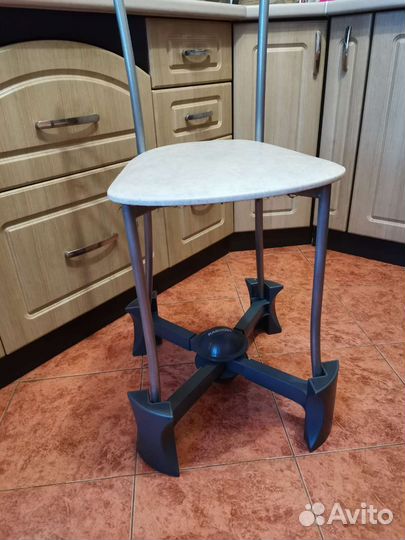 Стульчик бустер для кормления