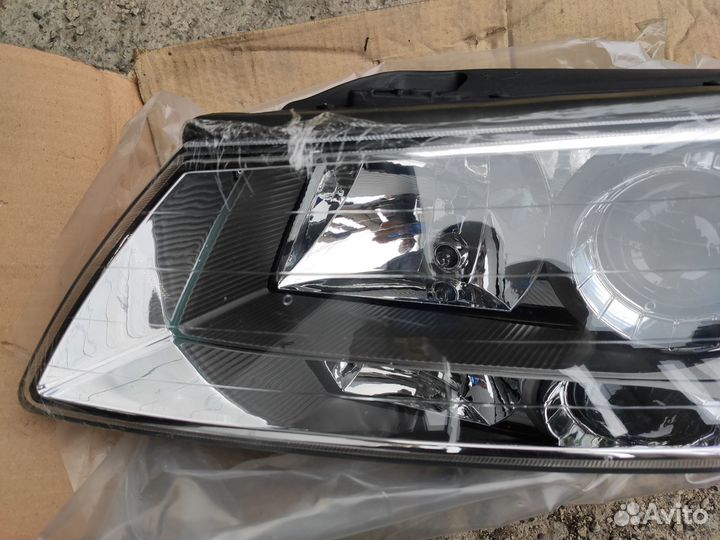 Фара левая на Hyundai Sonata 5 NF