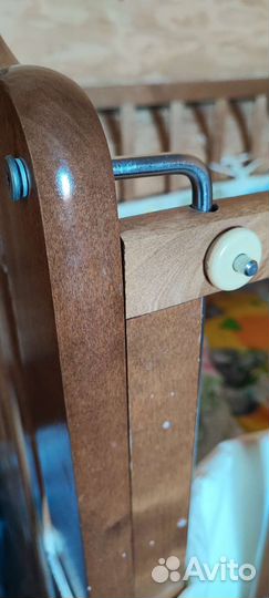 Детская кроватка с маятником и ящиком