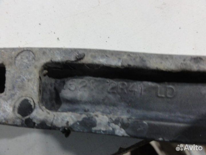 Поводок стеклоочистителя передний правый