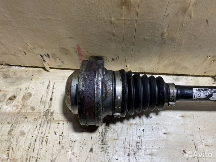 Приводной вал левый Passat B6 2,0 дизель МКПП P65