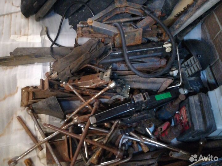 Домкрат автомобильный