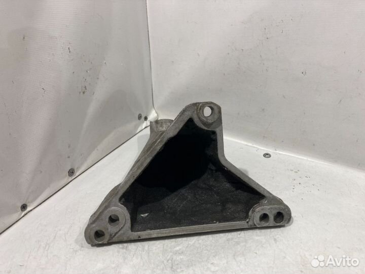 Кронштейн двигателя volkswagen passat b5 8d0199308l