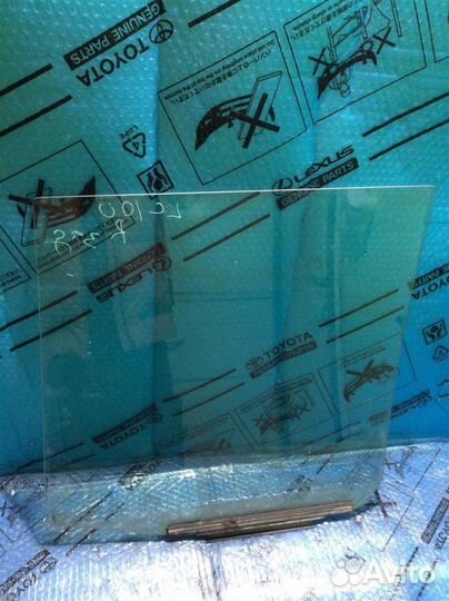 Стекло двери задней правой Toyota Land Cruiser