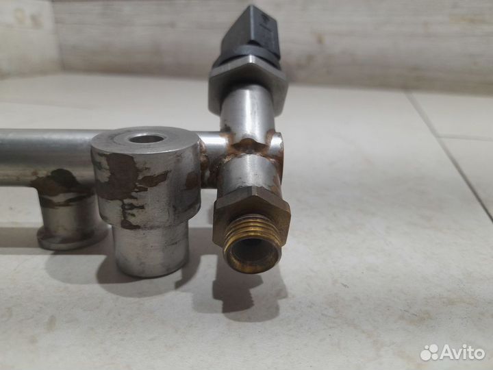 Топливная рампа VAG 3.6л левая