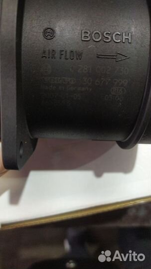 Датчик массового расхода воздуха volvo 30677999