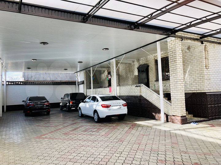 Дом 298 м² на участке 7 сот.