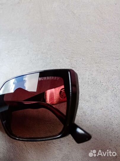 Солнцезащитные очки женские брендовые