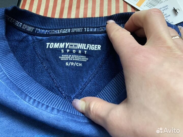 Свитшот Tommy Hilfiger новый