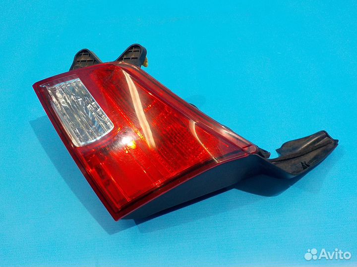 Фонарь задний правый внутренний Subaru Legacy Outb