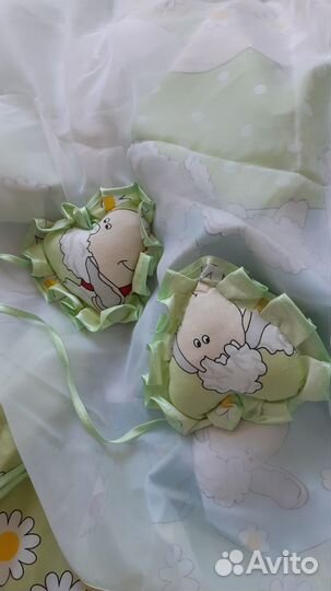 Бортик на кроватку и постельные принадлежности