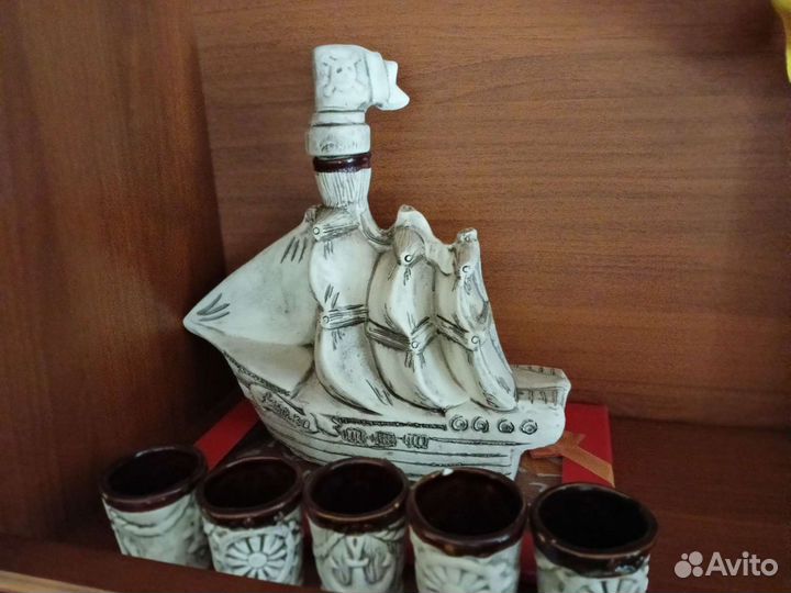 Графин и рюмки