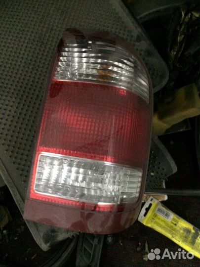 Фонарь правый Nissan Pathfinder R50