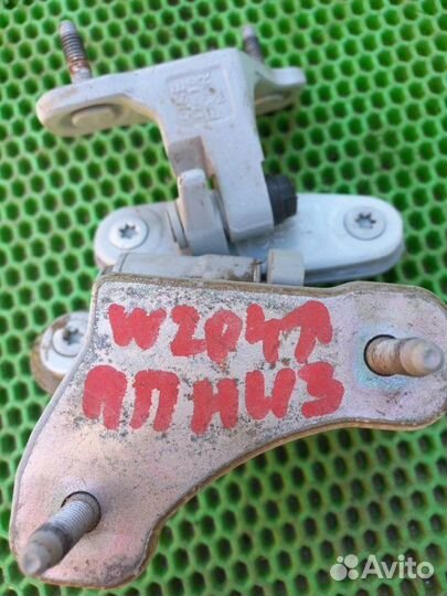 Петля двери передняя правая Mercedes-Benz C-Class