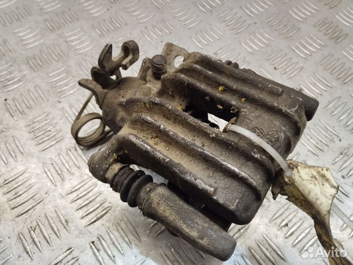 Суппорт задний правый Volkswagen Passat B5