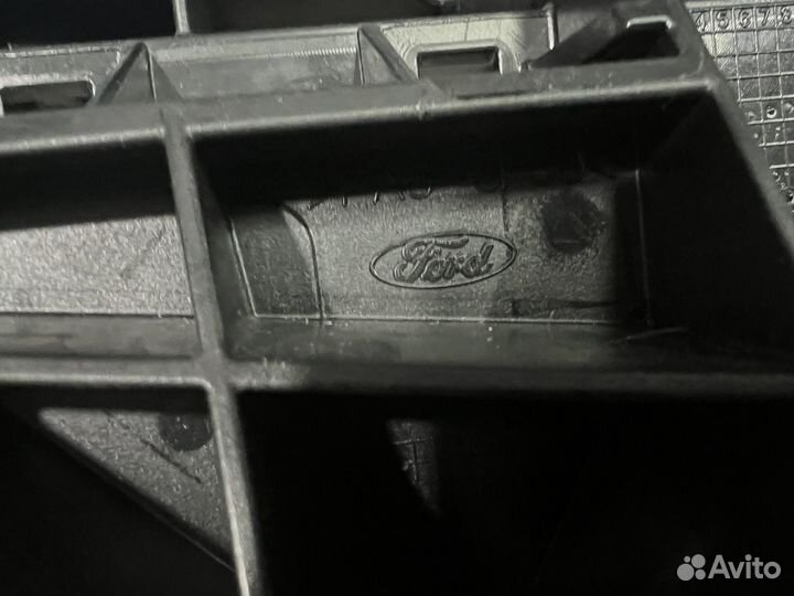 Рамка кузова (Телевизор) на Ford Focus 3 Оригинал