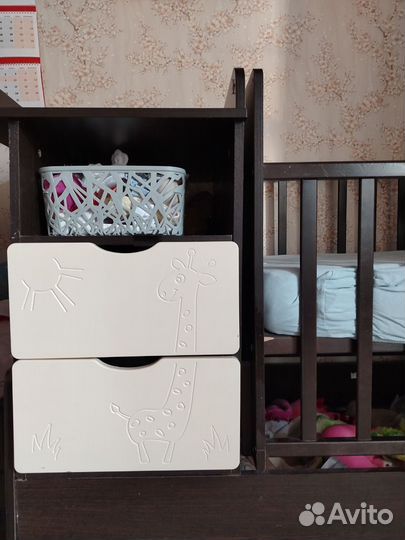 Кроватка детская с комодом