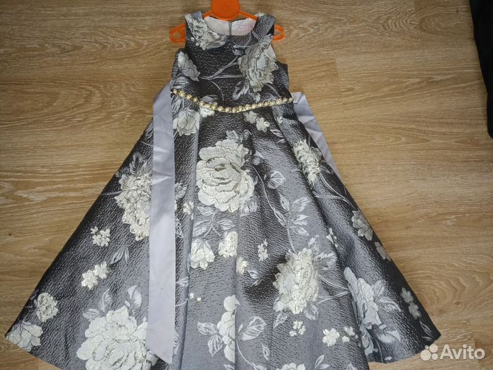 Платье для девочки новое